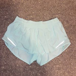 Lululemon 2.5” mint blue size 6